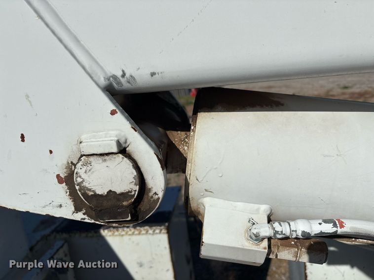 image for item EM2588 2004 Ford F750 Super Duty bucket truck