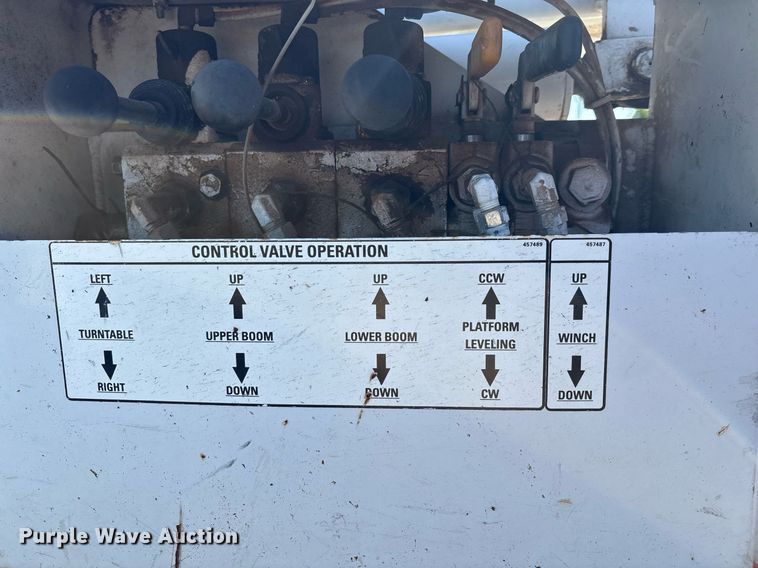 image for item EM2588 2004 Ford F750 Super Duty bucket truck