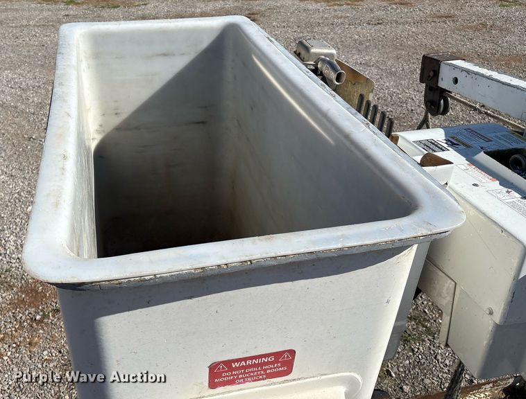 image for item EM2588 2004 Ford F750 Super Duty bucket truck