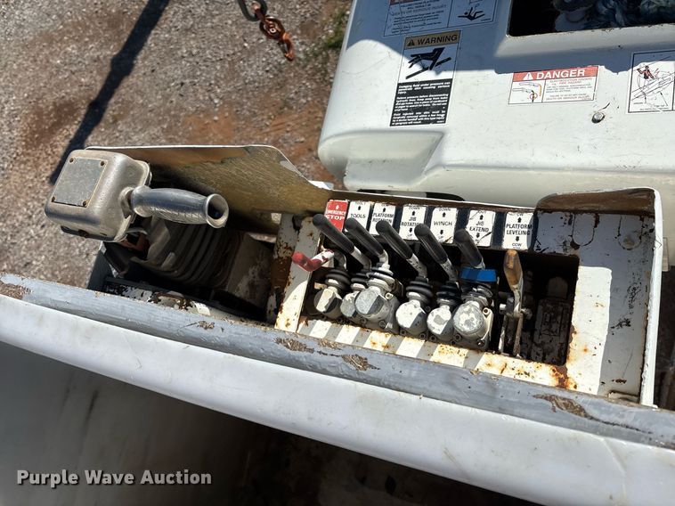 image for item EM2588 2004 Ford F750 Super Duty bucket truck