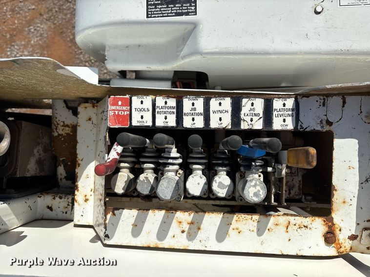 image for item EM2588 2004 Ford F750 Super Duty bucket truck