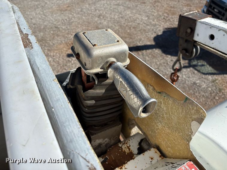 image for item EM2588 2004 Ford F750 Super Duty bucket truck