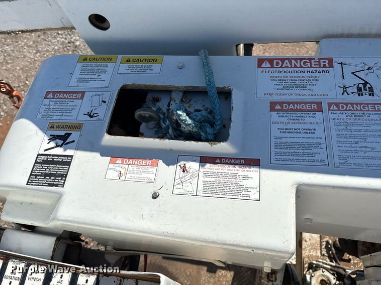 image for item EM2588 2004 Ford F750 Super Duty bucket truck