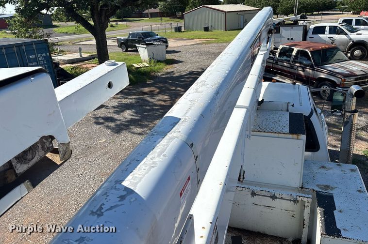 image for item EM2588 2004 Ford F750 Super Duty bucket truck