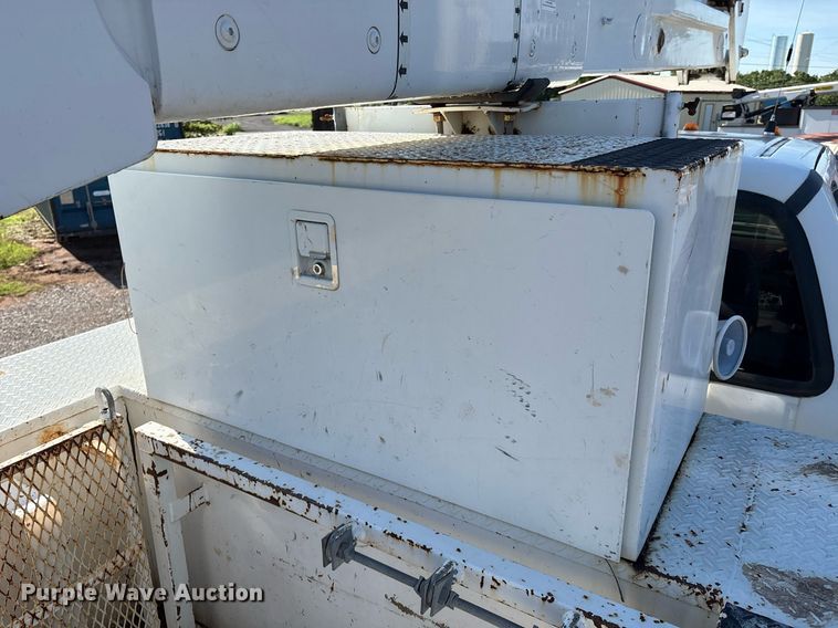 image for item EM2588 2004 Ford F750 Super Duty bucket truck