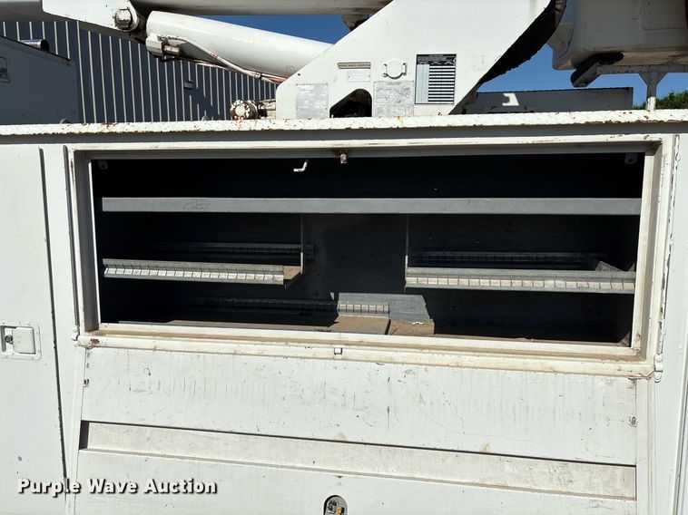 image for item EM2588 2004 Ford F750 Super Duty bucket truck