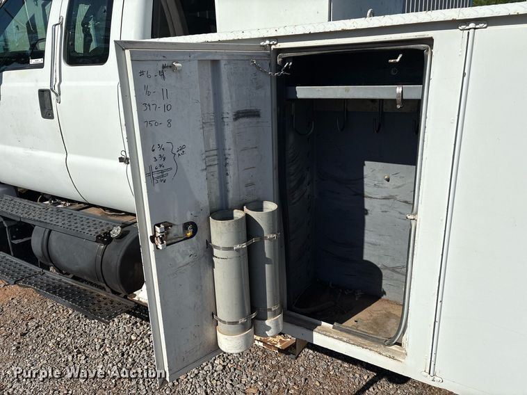 image for item EM2588 2004 Ford F750 Super Duty bucket truck