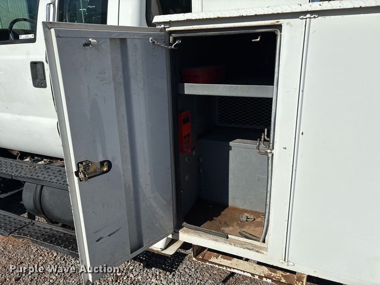 image for item EM2588 2004 Ford F750 Super Duty bucket truck