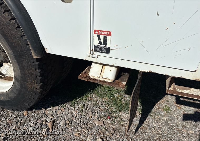 image for item EM2588 2004 Ford F750 Super Duty bucket truck