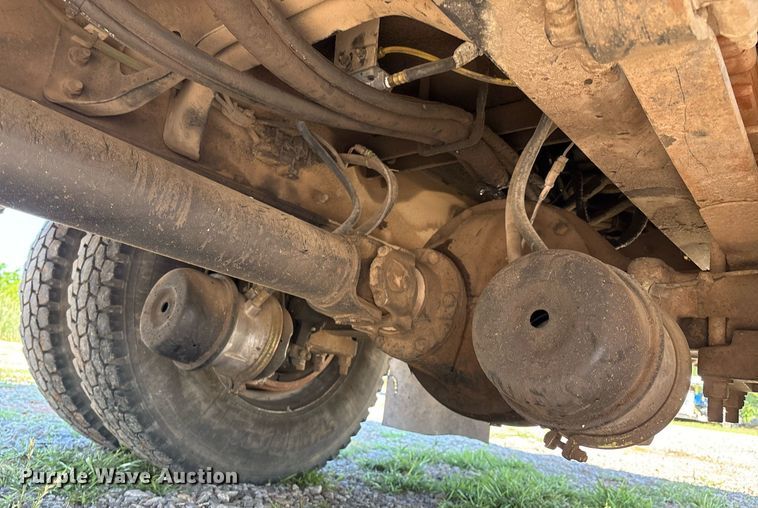 image for item EM2588 2004 Ford F750 Super Duty bucket truck