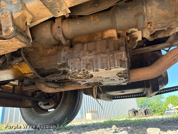 image for item EM2588 2004 Ford F750 Super Duty bucket truck