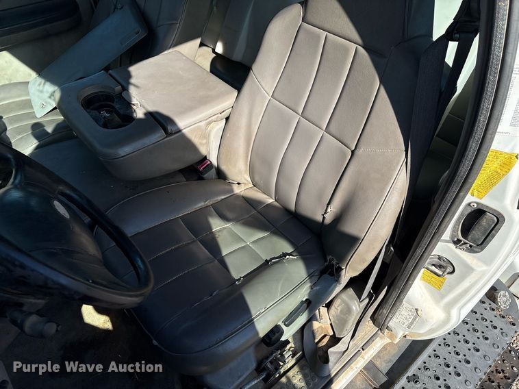 image for item EM2588 2004 Ford F750 Super Duty bucket truck