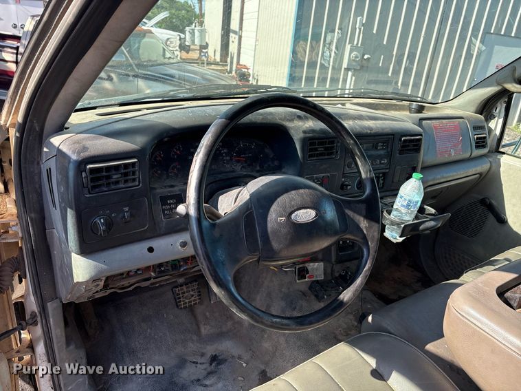 image for item EM2588 2004 Ford F750 Super Duty bucket truck