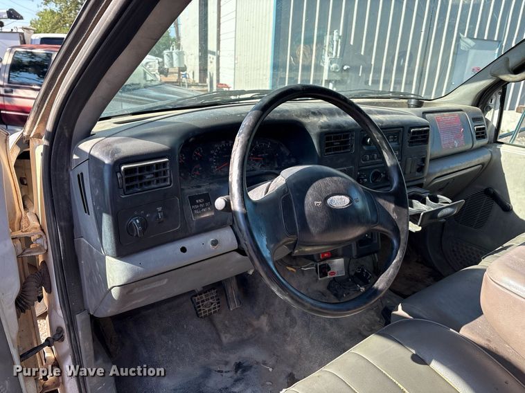 image for item EM2588 2004 Ford F750 Super Duty bucket truck