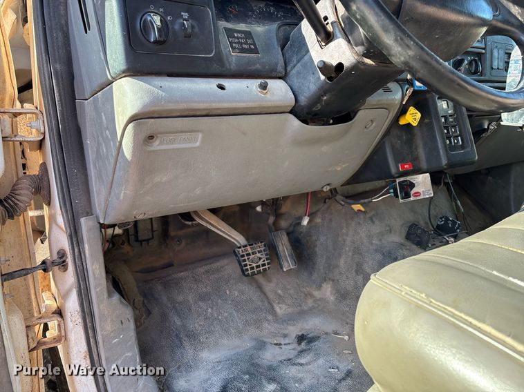 image for item EM2588 2004 Ford F750 Super Duty bucket truck