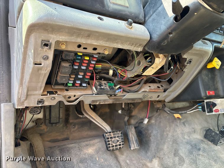 image for item EM2588 2004 Ford F750 Super Duty bucket truck