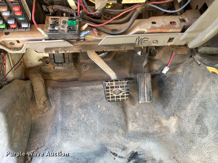 image for item EM2588 2004 Ford F750 Super Duty bucket truck