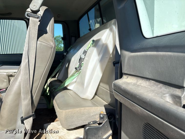 image for item EM2588 2004 Ford F750 Super Duty bucket truck