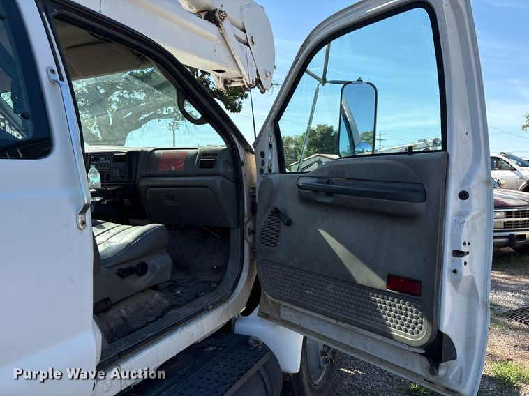 image for item EM2588 2004 Ford F750 Super Duty bucket truck