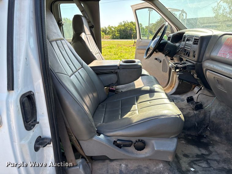 image for item EM2588 2004 Ford F750 Super Duty bucket truck