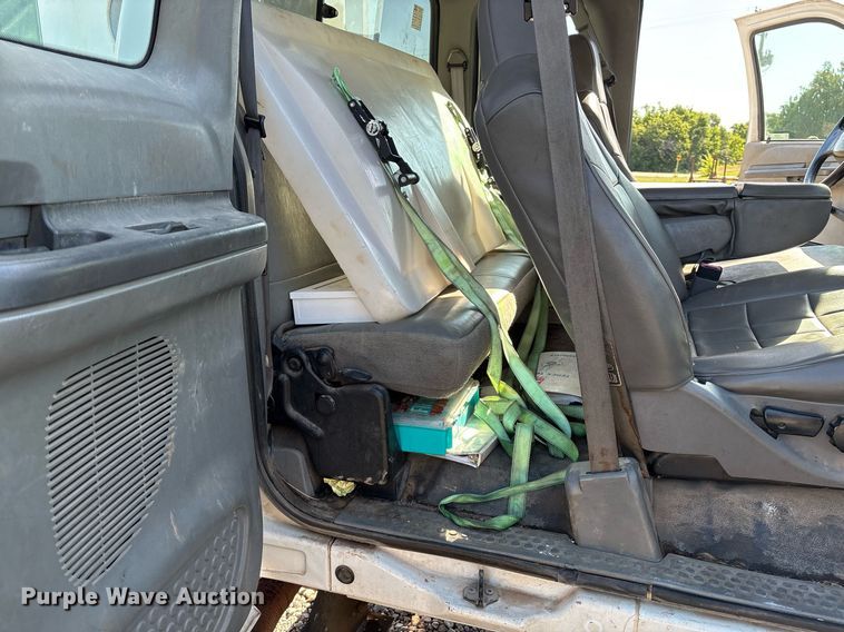 image for item EM2588 2004 Ford F750 Super Duty bucket truck