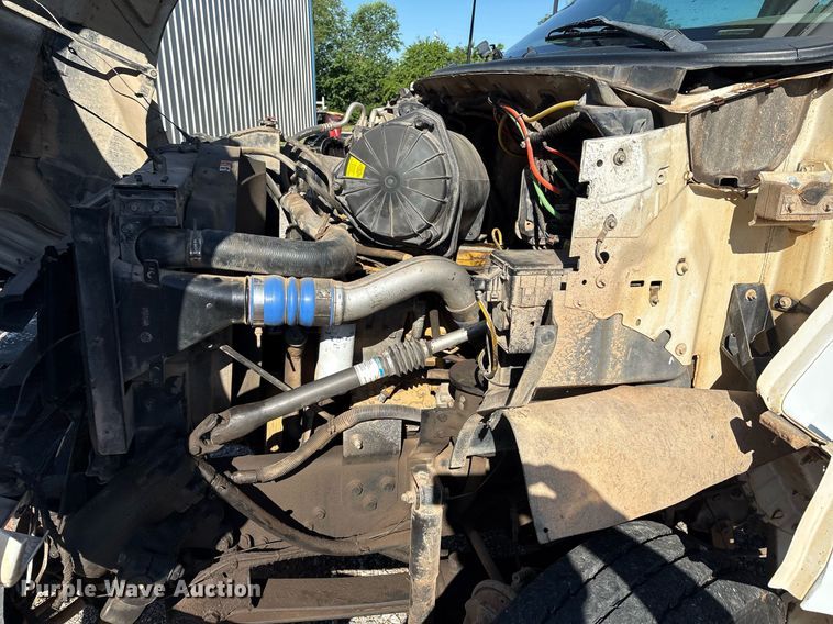 image for item EM2588 2004 Ford F750 Super Duty bucket truck