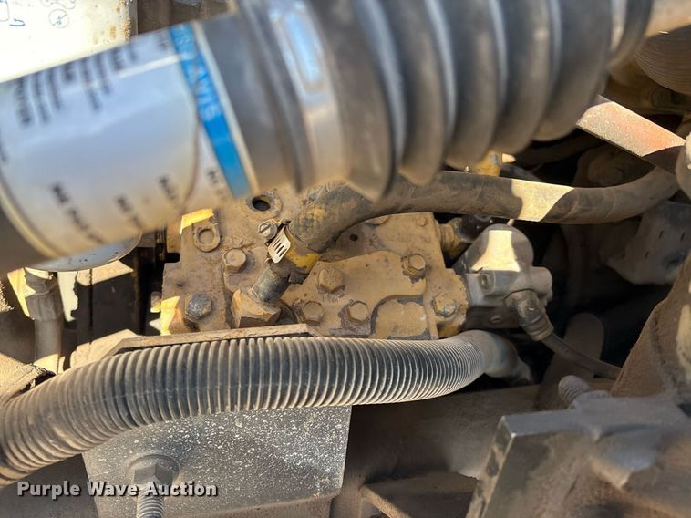 image for item EM2588 2004 Ford F750 Super Duty bucket truck