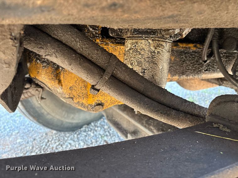 image for item EM2588 2004 Ford F750 Super Duty bucket truck