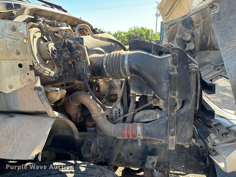 image for item EM2588 2004 Ford F750 Super Duty bucket truck