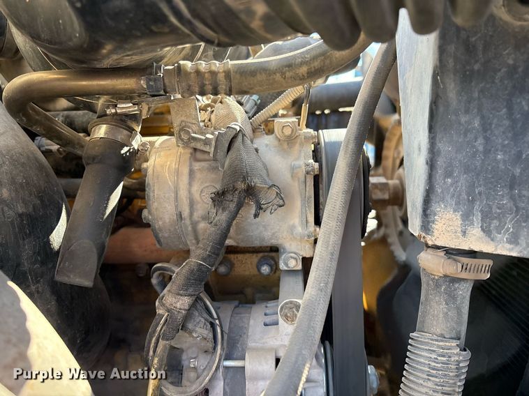 image for item EM2588 2004 Ford F750 Super Duty bucket truck