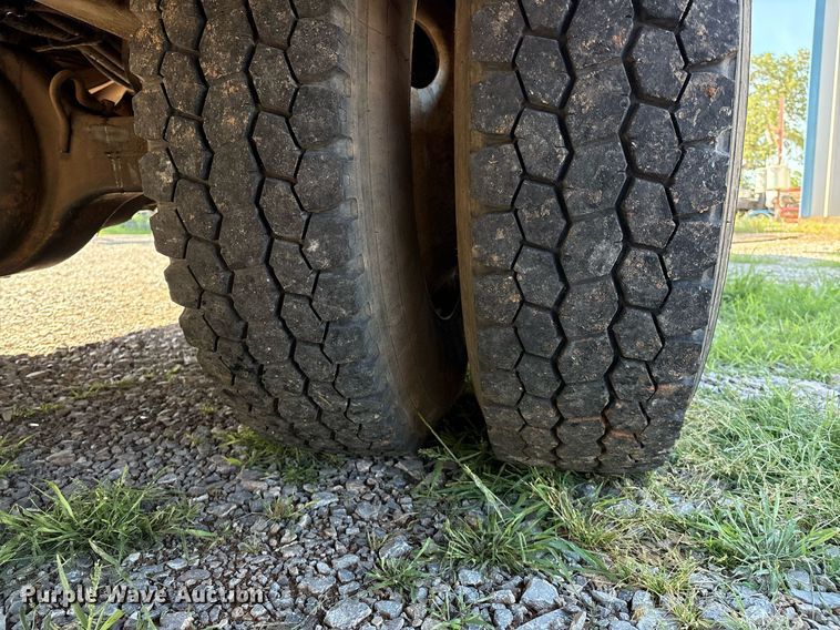 image for item EM2588 2004 Ford F750 Super Duty bucket truck