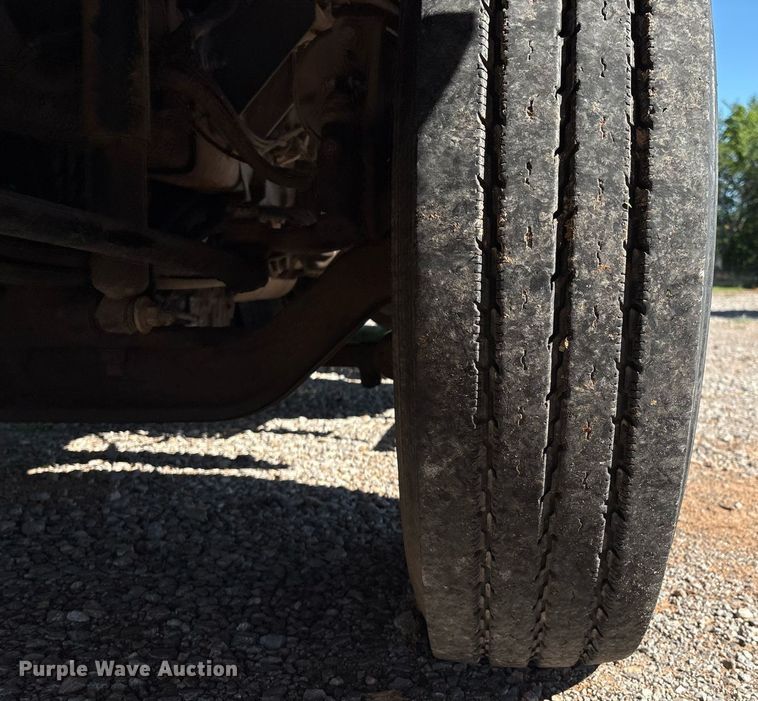 image for item EM2588 2004 Ford F750 Super Duty bucket truck