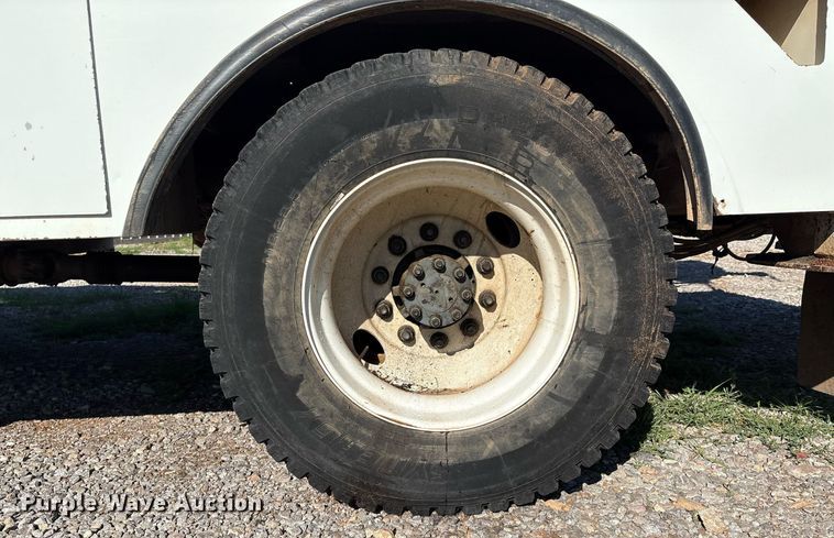 image for item EM2588 2004 Ford F750 Super Duty bucket truck