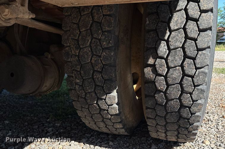 image for item EM2588 2004 Ford F750 Super Duty bucket truck