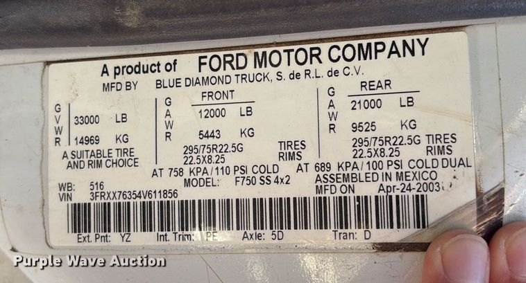 image for item EM2588 2004 Ford F750 Super Duty bucket truck