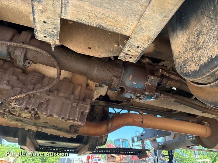 image for item EM2589 2004 Ford F750 Super Duty bucket truck