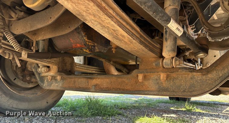 image for item EM2589 2004 Ford F750 Super Duty bucket truck