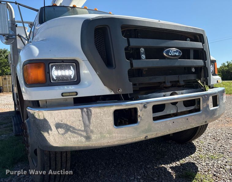 image for item EM2589 2004 Ford F750 Super Duty bucket truck