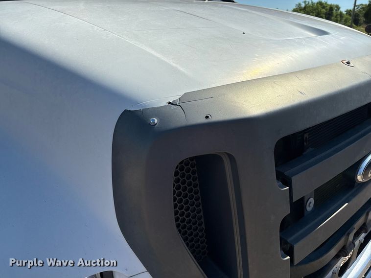 image for item EM2589 2004 Ford F750 Super Duty bucket truck