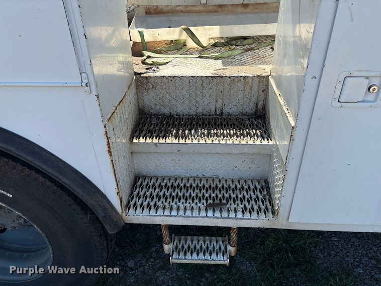 image for item EM2589 2004 Ford F750 Super Duty bucket truck