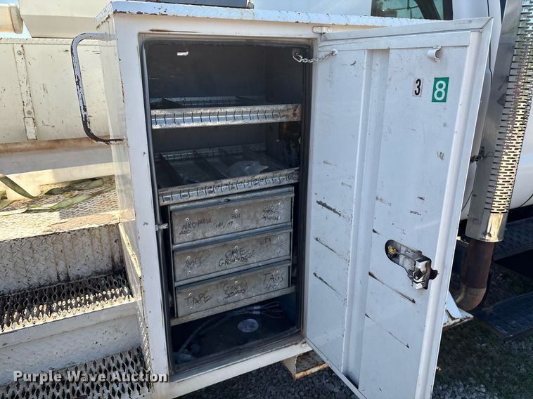 image for item EM2589 2004 Ford F750 Super Duty bucket truck