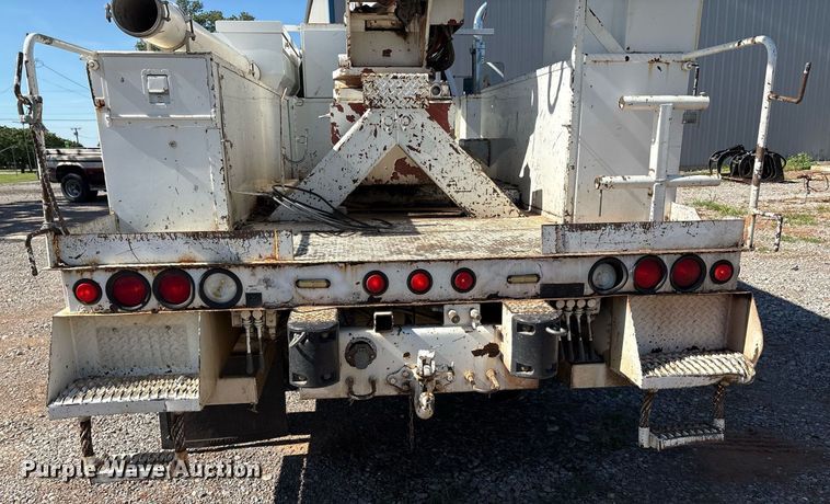 image for item EM2589 2004 Ford F750 Super Duty bucket truck