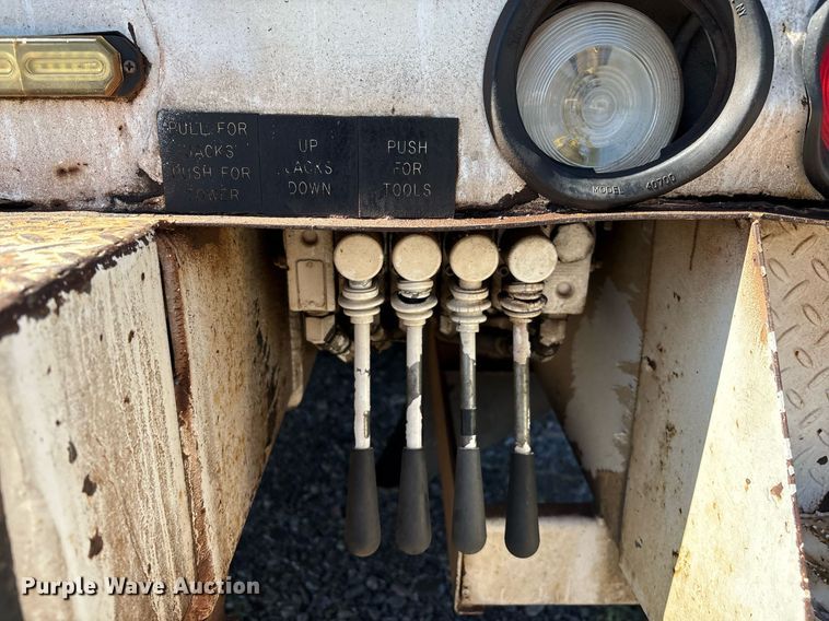 image for item EM2589 2004 Ford F750 Super Duty bucket truck