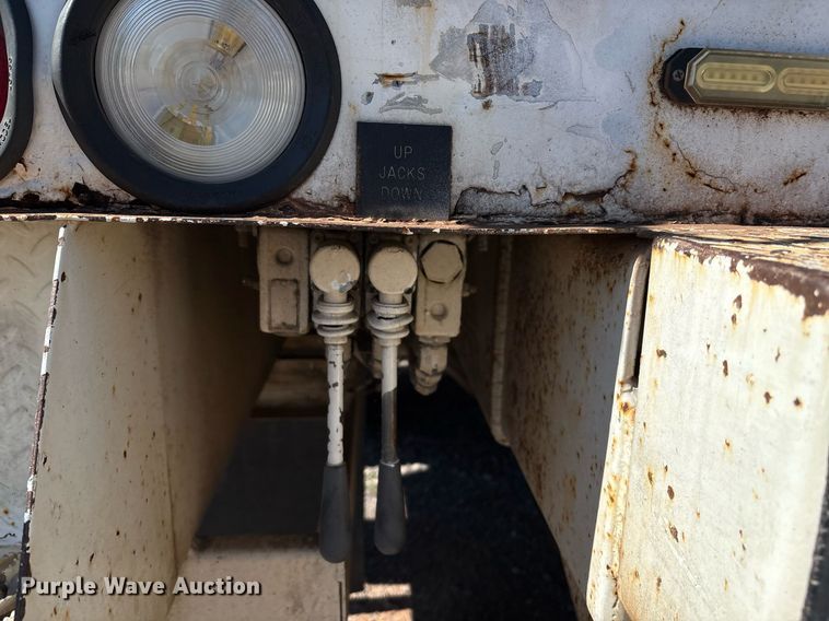 image for item EM2589 2004 Ford F750 Super Duty bucket truck