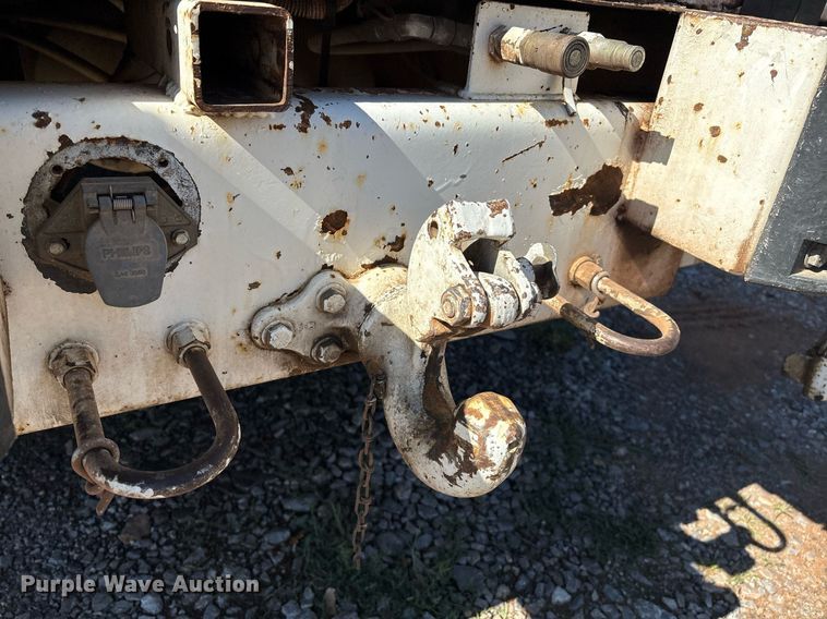 image for item EM2589 2004 Ford F750 Super Duty bucket truck