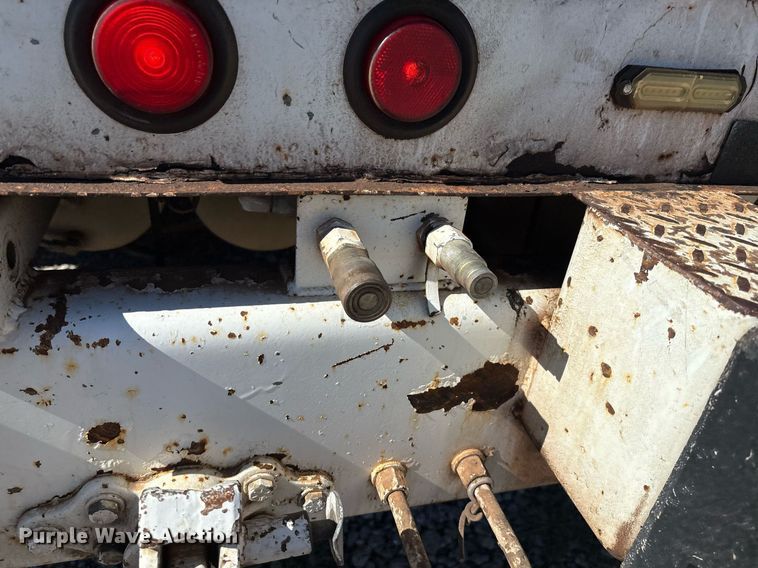 image for item EM2589 2004 Ford F750 Super Duty bucket truck