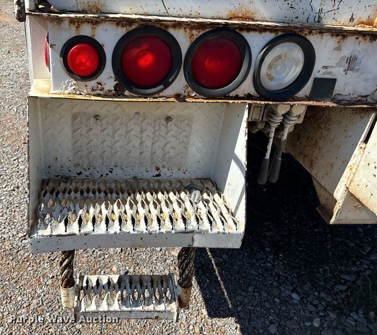 image for item EM2589 2004 Ford F750 Super Duty bucket truck