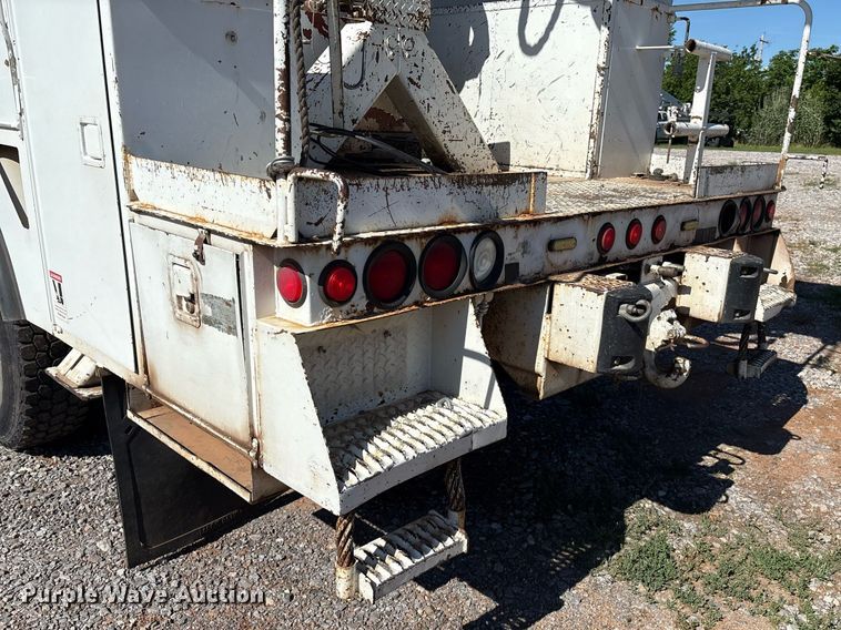 image for item EM2589 2004 Ford F750 Super Duty bucket truck