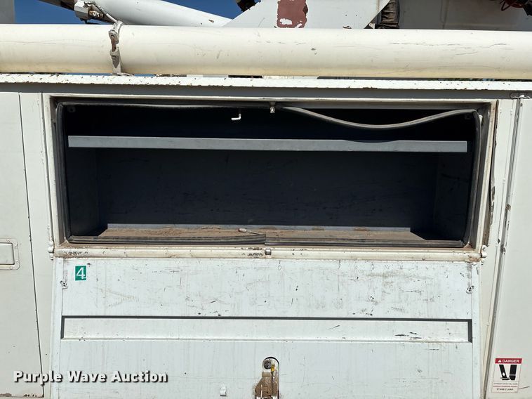 image for item EM2589 2004 Ford F750 Super Duty bucket truck