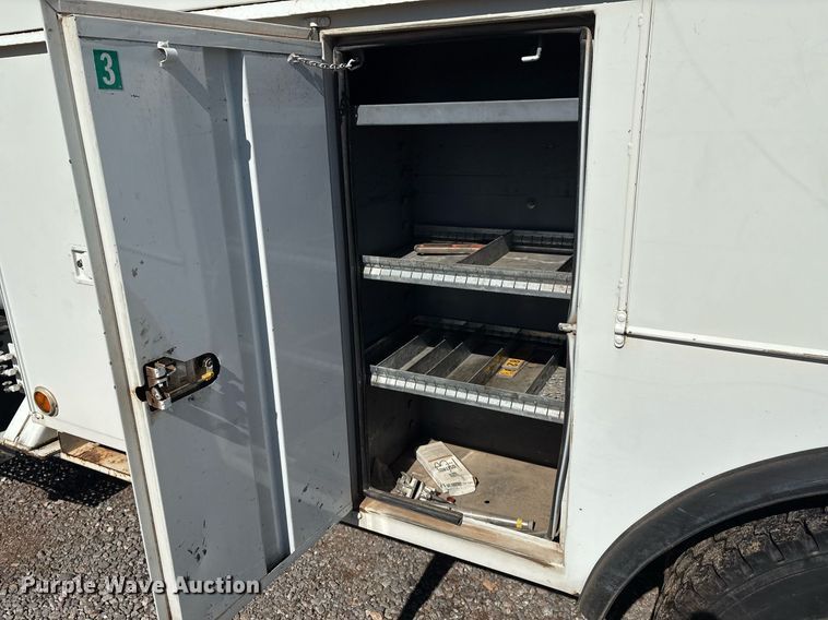 image for item EM2589 2004 Ford F750 Super Duty bucket truck